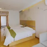 Greentree Inn Shanghai Qipu Road Tiantong Road Subway Station Express Hotel