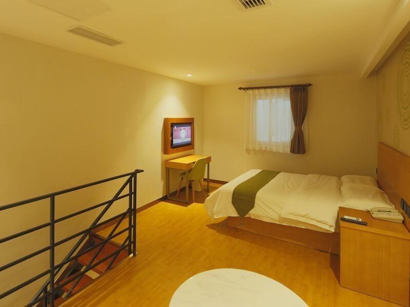 Greentree Qipu Road Tiantong Road Subway Station Express Hotel Shanghai